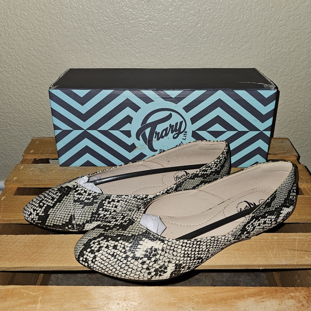 Trary Women's Snakeskin Flats